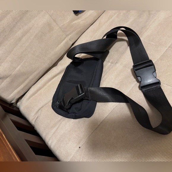 Black Crossbody Fanny Pack with Extender - Picture 3 of 3